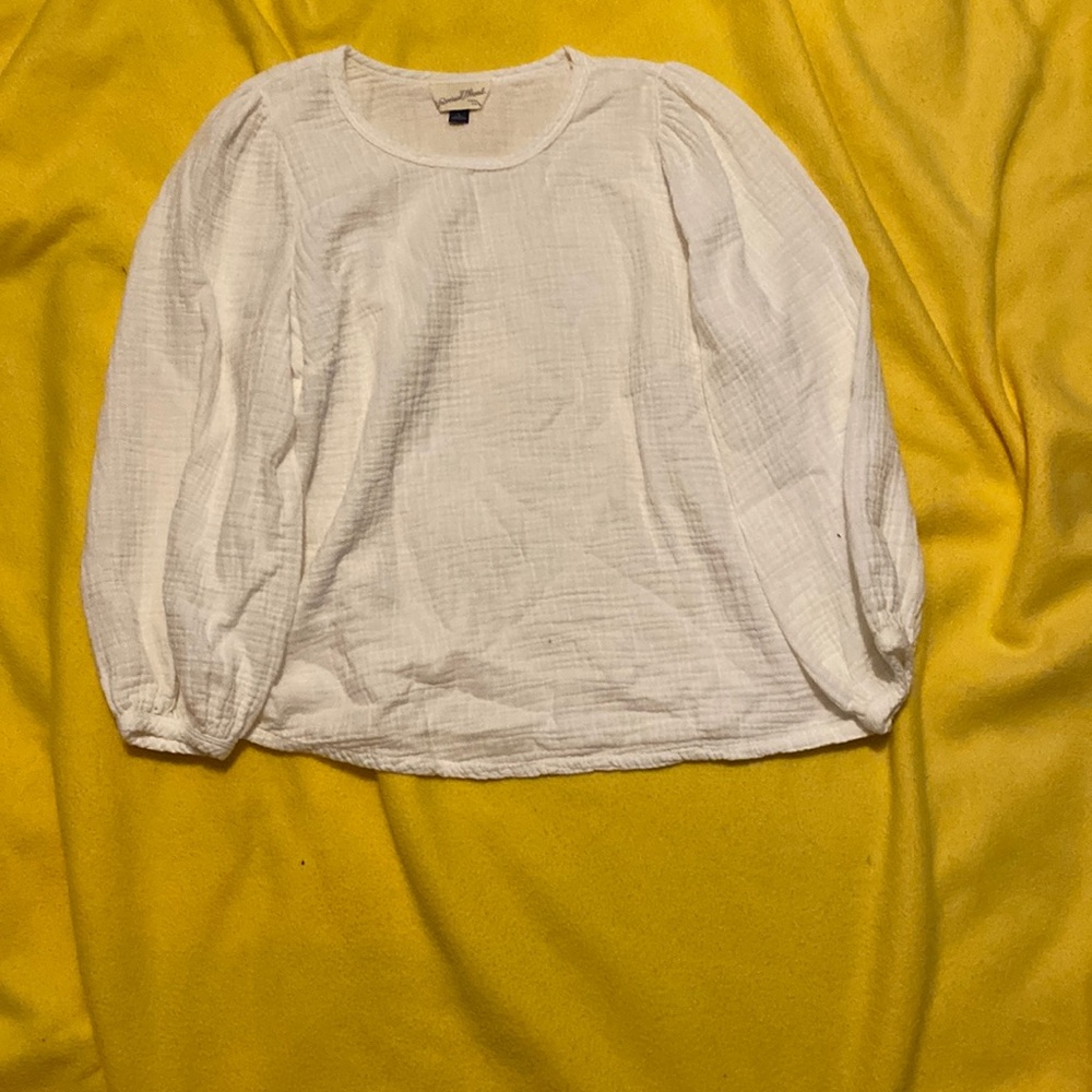 White balloon sleeved blouse